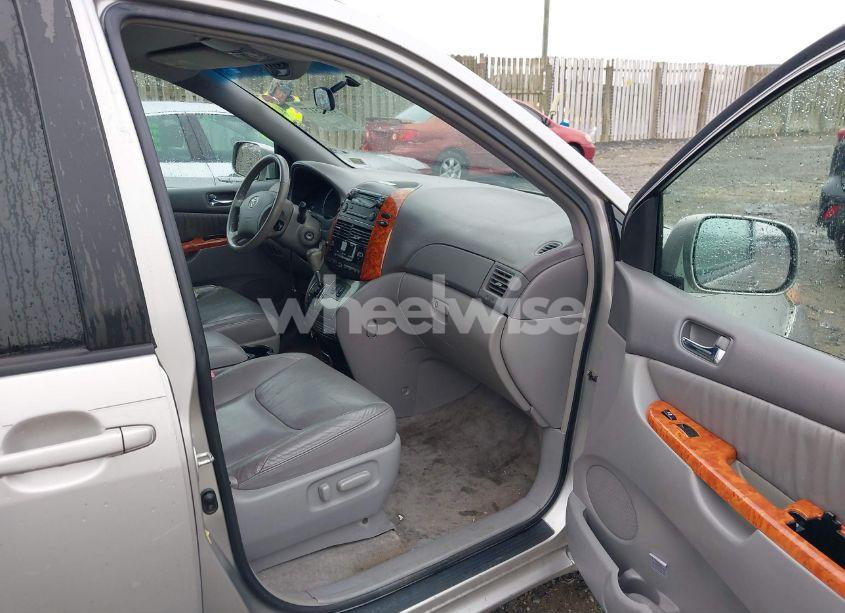 Photo 5 of 2006 Toyota Sienna XLE (VIN 5TDZA22C26S531424)