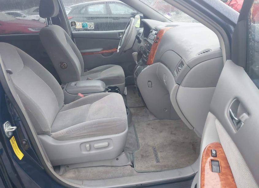 Photo 5 of 2006 Toyota Sienna XLE (VIN 5TDZA22C26S580770)