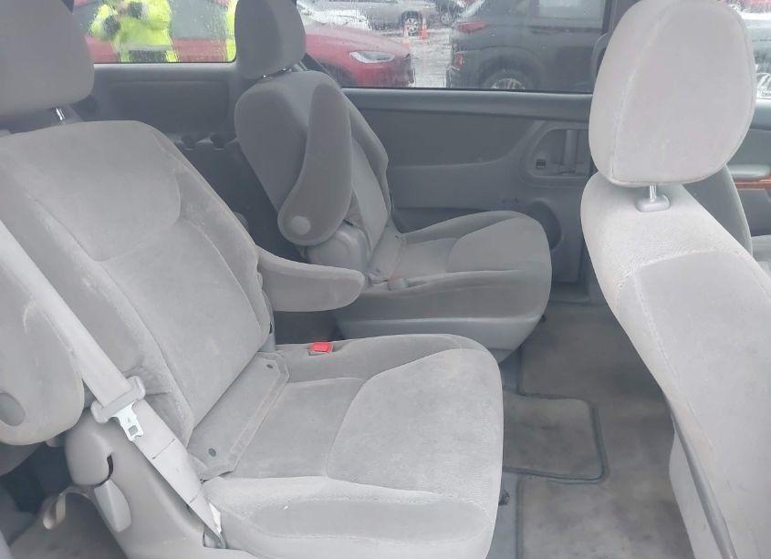 Photo 8 of 2006 Toyota Sienna XLE (VIN 5TDZA22C26S580770)