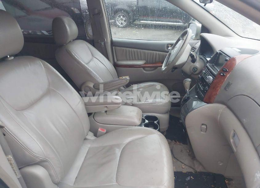 Photo 5 of 2004 Toyota Sienna XLE (VIN 5TDZA22C34S095499)