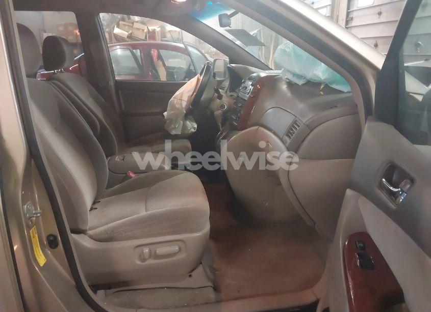Photo 5 of 2005 Toyota Sienna XLE (VIN 5TDZA22C35S239716)