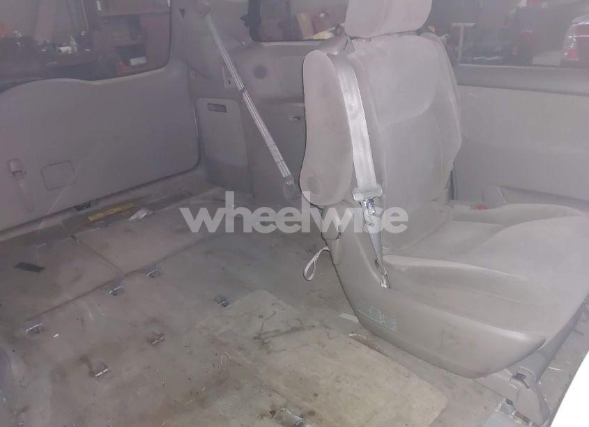 Photo 8 of 2005 Toyota Sienna XLE (VIN 5TDZA22C35S239716)