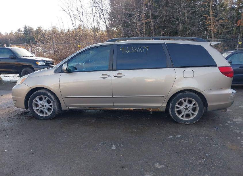 Photo 12 of 2005 Toyota Sienna XLE (VIN 5TDZA22C35S260940)