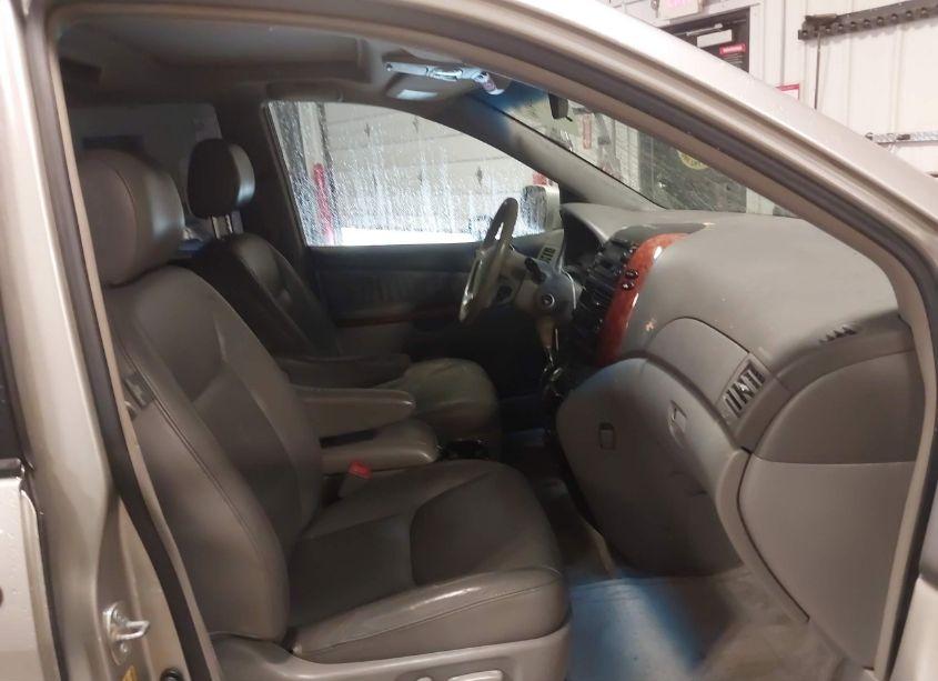 Photo 5 of 2005 Toyota Sienna XLE (VIN 5TDZA22C35S265765)