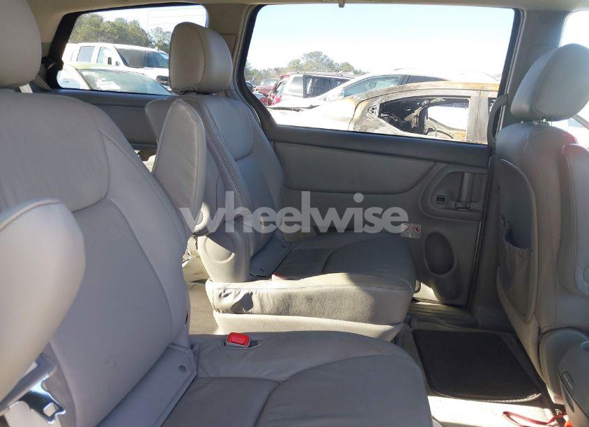 Photo 8 of 2005 Toyota Sienna XLE (VIN 5TDZA22C35S285711)