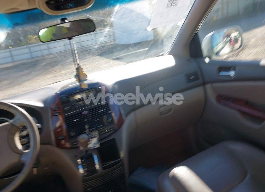 Photo 12 of 2005 Toyota Sienna XLE (VIN 5TDZA22C35S297812)