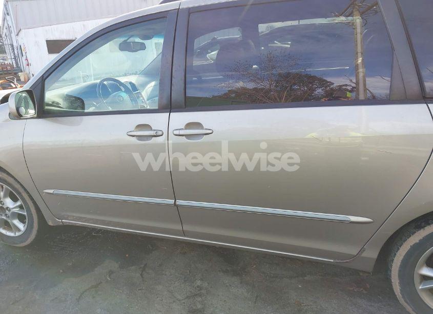 Photo 14 of 2005 Toyota Sienna XLE LIMITED (VIN 5TDZA22C35S304998)
