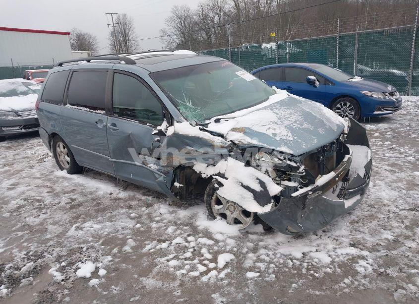 2005 Toyota Sienna XLE (VIN 5TDZA22C35S307139) main photo