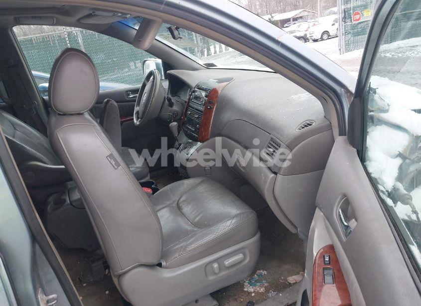 Photo 5 of 2005 Toyota Sienna XLE (VIN 5TDZA22C35S307139)