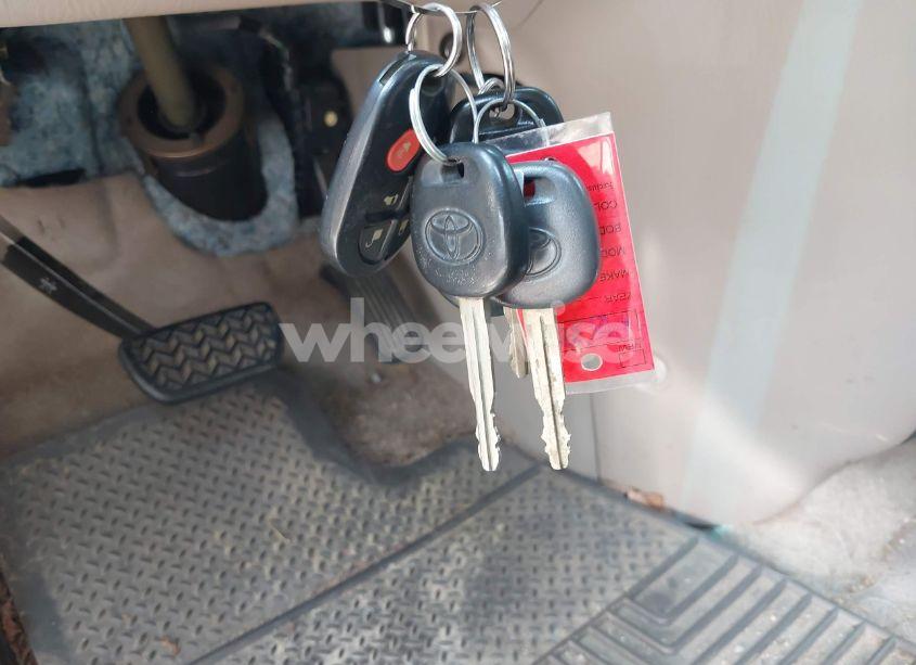 Photo 11 of 2004 Toyota Sienna XLE (VIN 5TDZA22C44S042780)