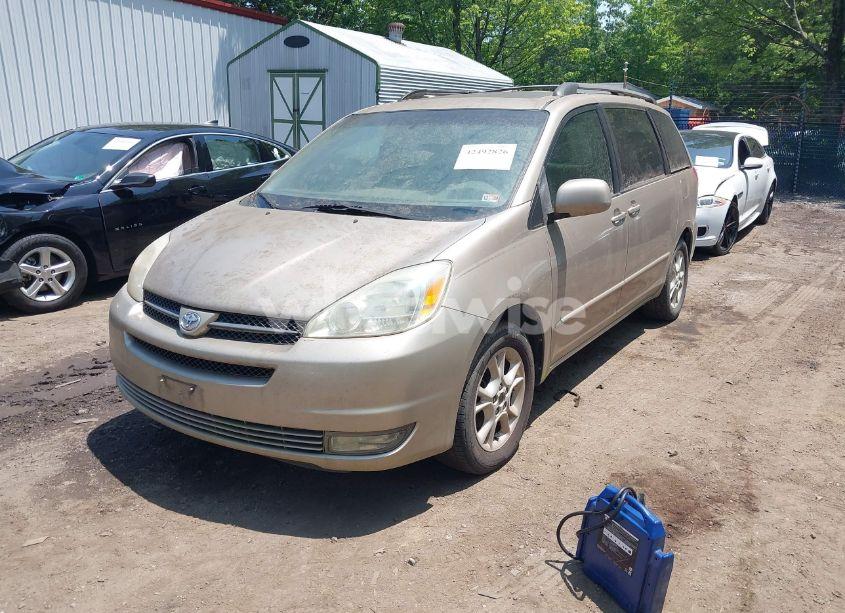 Photo 2 of 2004 Toyota Sienna XLE (VIN 5TDZA22C44S042780)