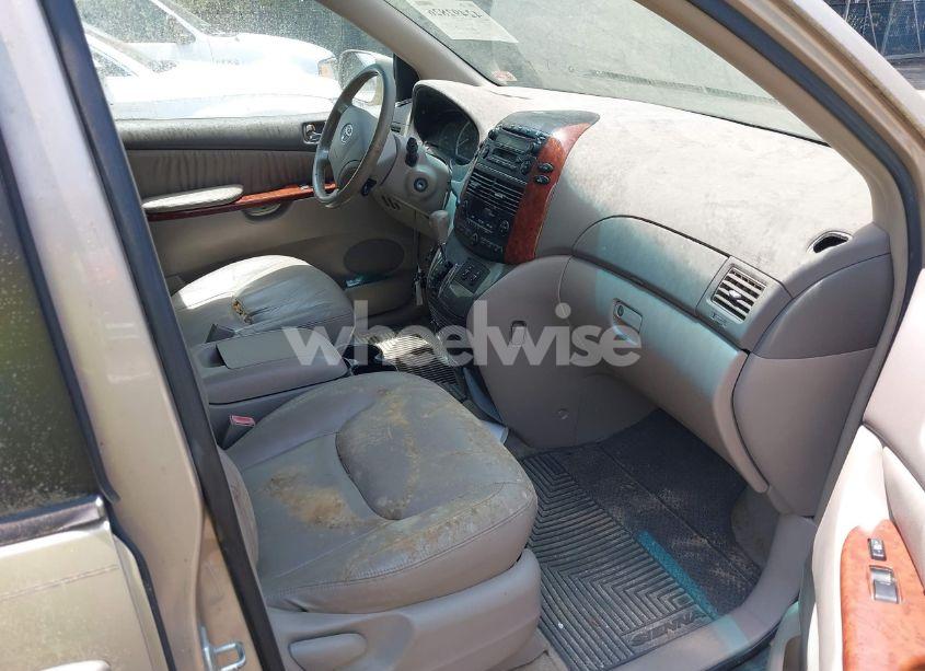 Photo 5 of 2004 Toyota Sienna XLE (VIN 5TDZA22C44S042780)