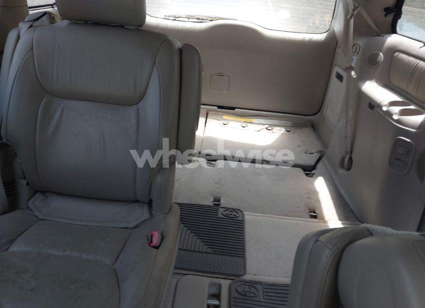 Photo 8 of 2004 Toyota Sienna XLE (VIN 5TDZA22C44S042780)