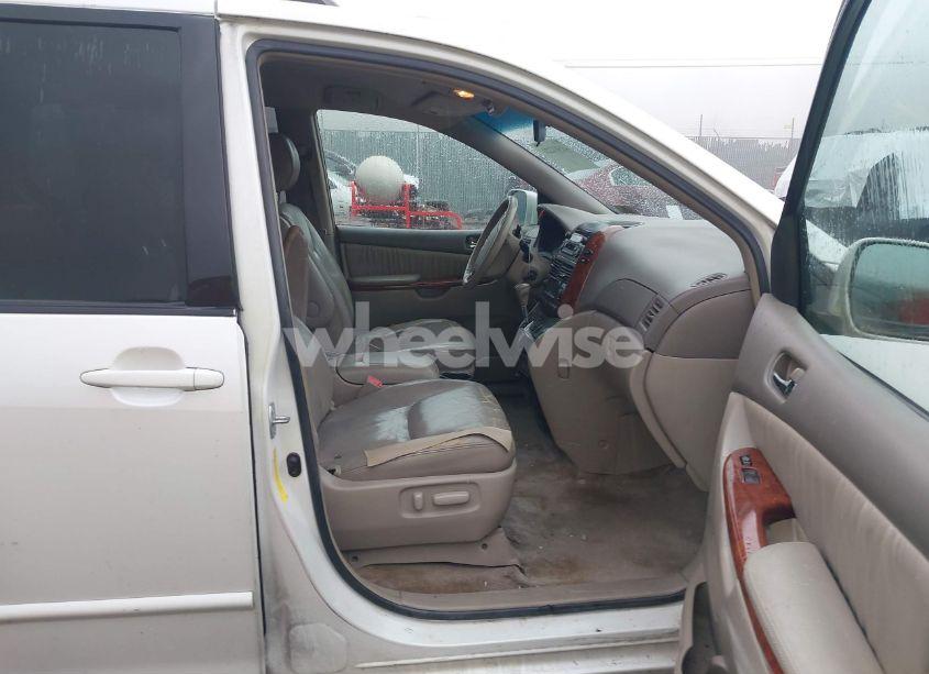 Photo 5 of 2005 Toyota Sienna XLE (VIN 5TDZA22C45S243810)