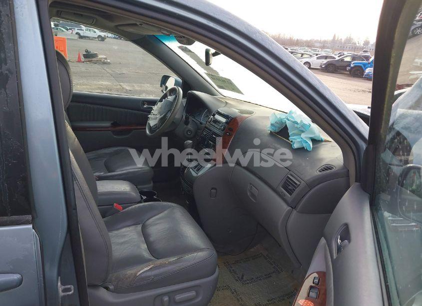 Photo 5 of 2005 Toyota Sienna XLE (VIN 5TDZA22C45S256721)