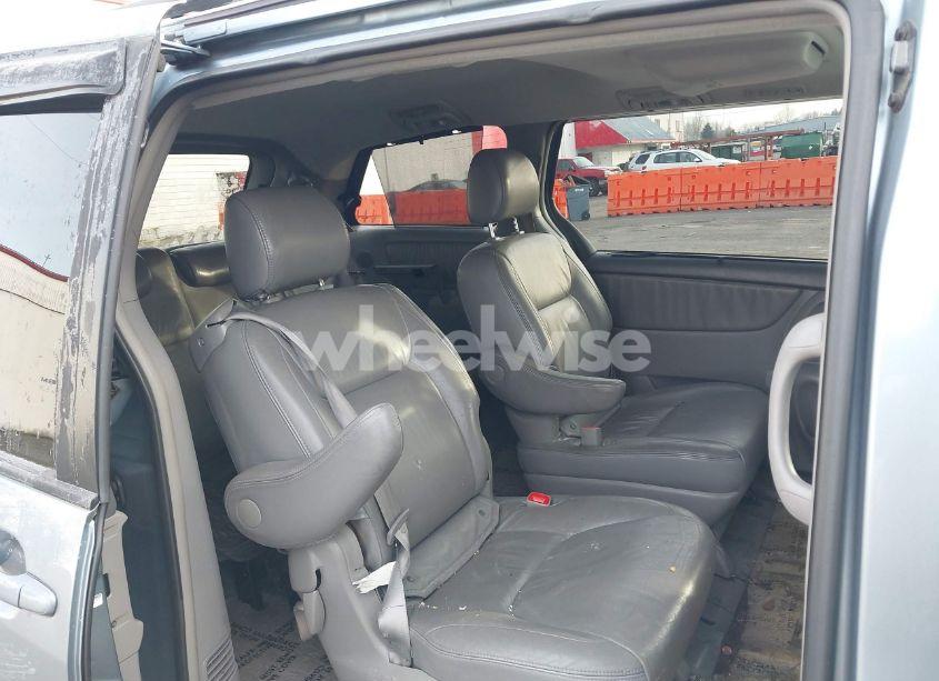 Photo 8 of 2005 Toyota Sienna XLE (VIN 5TDZA22C45S256721)