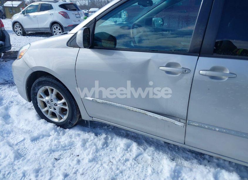 Photo 6 of 2005 Toyota Sienna XLE LIMITED (VIN 5TDZA22C45S362683)