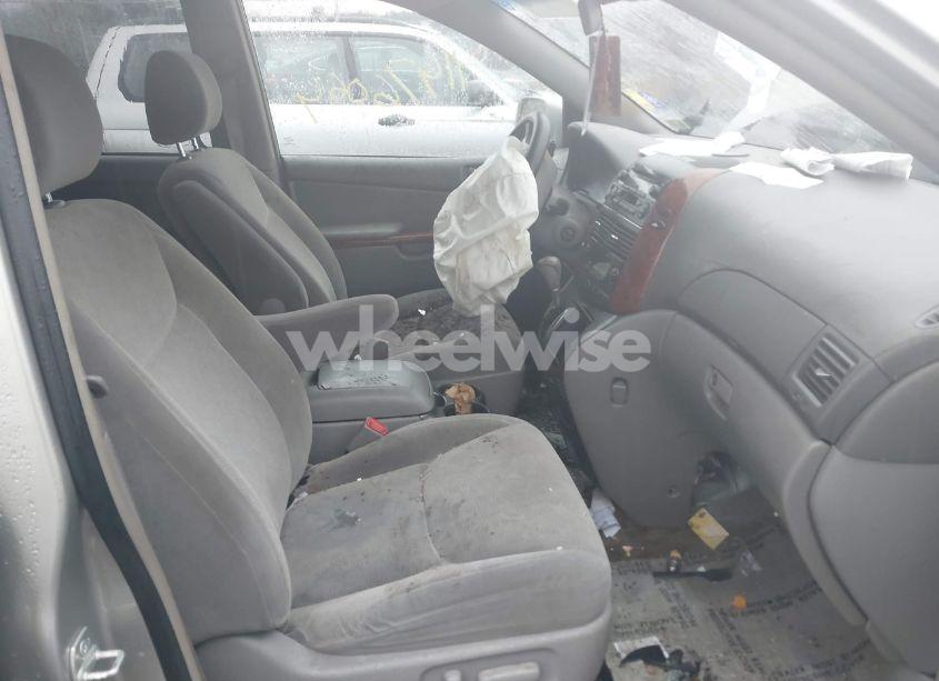 Photo 5 of 2005 Toyota Sienna XLE (VIN 5TDZA22C45S385509)