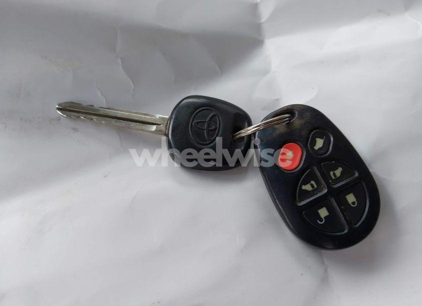 Photo 11 of 2004 Toyota Sienna XLE (VIN 5TDZA22C54S041394)