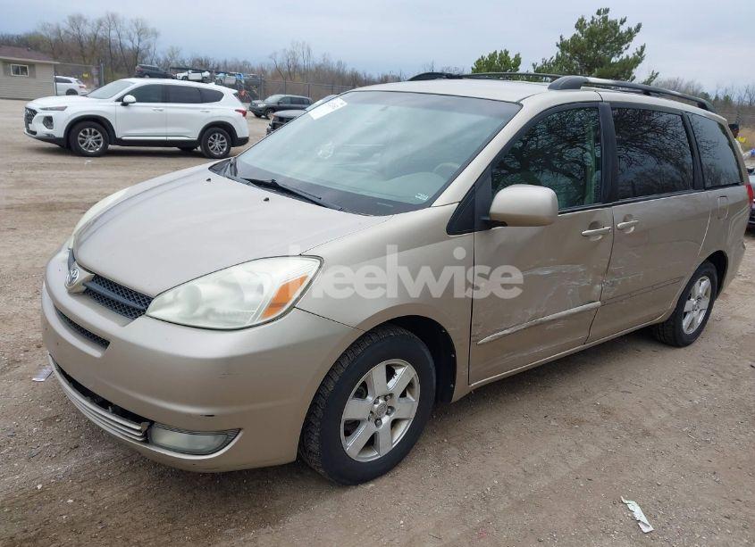 Photo 2 of 2004 Toyota Sienna XLE (VIN 5TDZA22C54S041394)