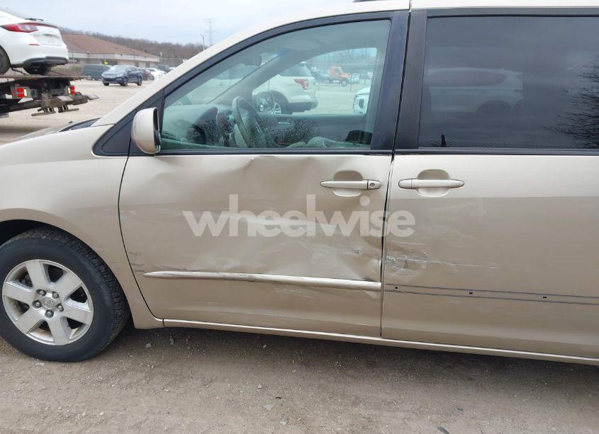 Photo 6 of 2004 Toyota Sienna XLE (VIN 5TDZA22C54S041394)