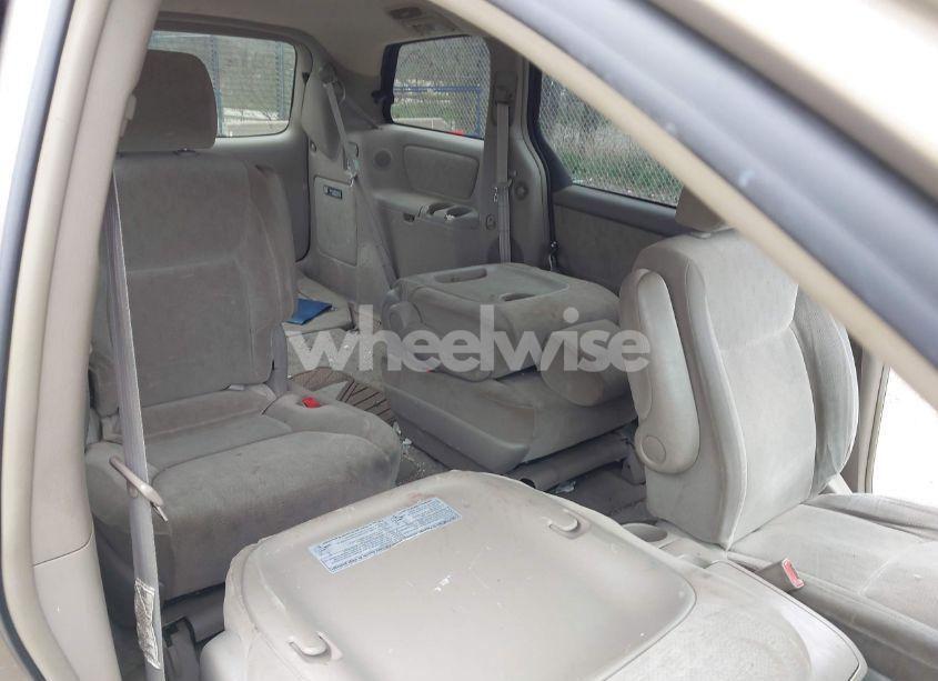 Photo 8 of 2004 Toyota Sienna XLE (VIN 5TDZA22C54S041394)
