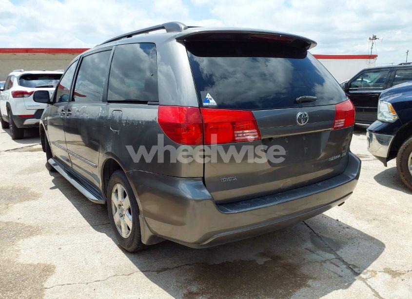 Photo 3 of 2004 Toyota Sienna XLE (VIN 5TDZA22C54S055344)