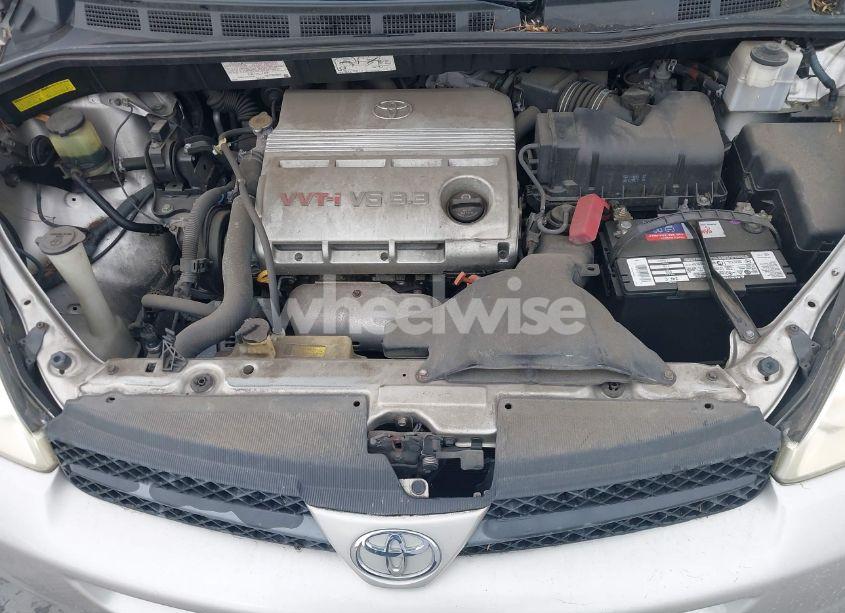 Photo 10 of 2004 Toyota Sienna XLE (VIN 5TDZA22C54S160837)