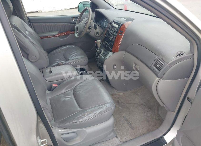 Photo 5 of 2004 Toyota Sienna XLE (VIN 5TDZA22C54S160837)