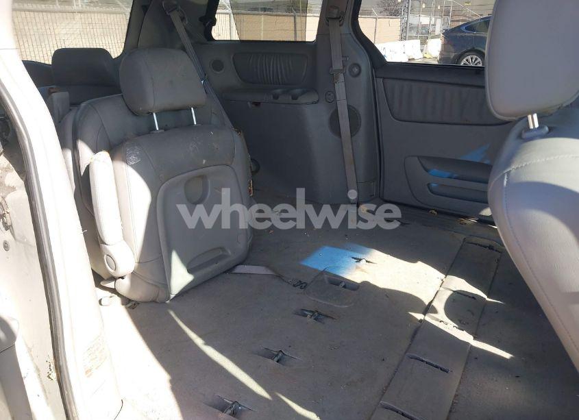Photo 8 of 2004 Toyota Sienna XLE (VIN 5TDZA22C54S162605)