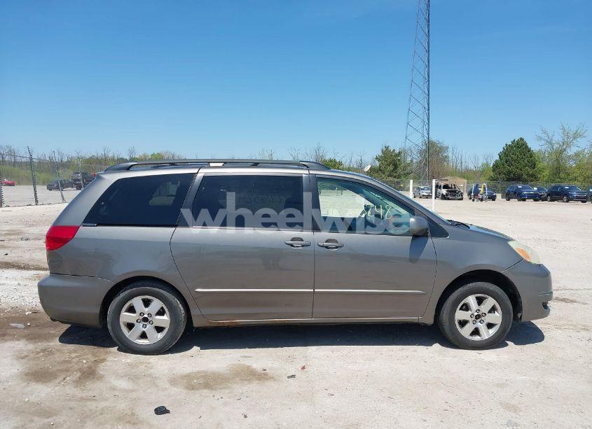 Photo 13 of 2004 Toyota Sienna XLE (VIN 5TDZA22C54S164872)