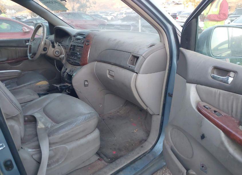 Photo 5 of 2004 Toyota Sienna XLE (VIN 5TDZA22C54S215884)