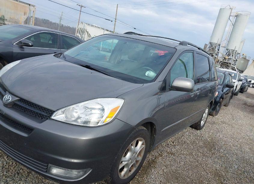 Photo 2 of 2005 Toyota Sienna XLE (VIN 5TDZA22C55S227020)