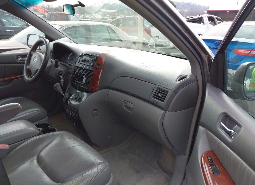 Photo 5 of 2005 Toyota Sienna XLE (VIN 5TDZA22C55S227020)