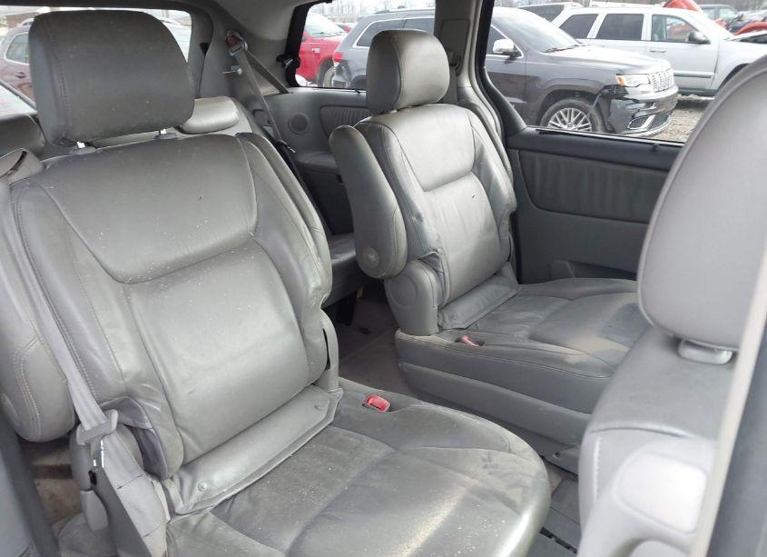 Photo 8 of 2005 Toyota Sienna XLE (VIN 5TDZA22C55S227020)