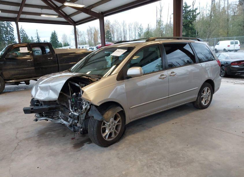 Photo 2 of 2005 Toyota Sienna XLE (VIN 5TDZA22C55S231097)