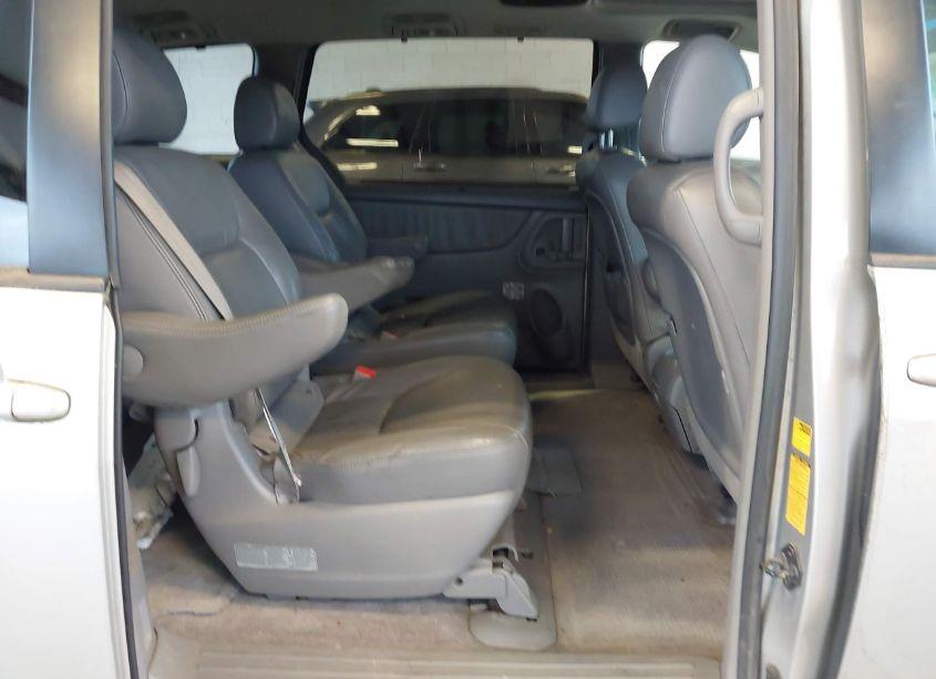 Photo 8 of 2005 Toyota Sienna XLE (VIN 5TDZA22C55S231097)