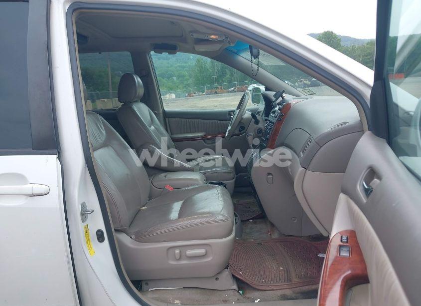 Photo 5 of 2005 Toyota Sienna XLE (VIN 5TDZA22C55S245694)