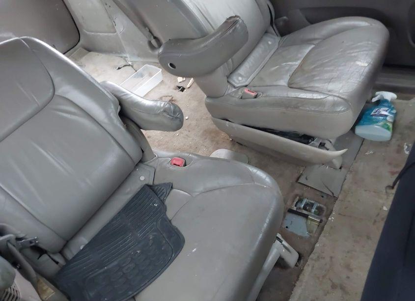 Photo 8 of 2005 Toyota Sienna XLE (VIN 5TDZA22C55S258610)