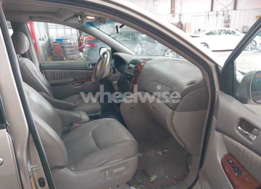 Photo 5 of 2005 Toyota Sienna XLE (VIN 5TDZA22C55S302346)