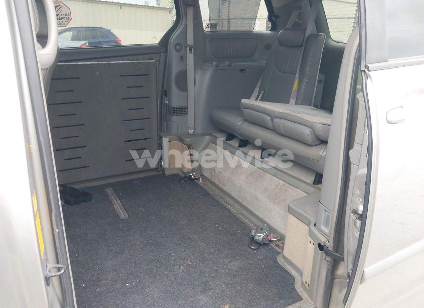 Photo 8 of 2006 Toyota Sienna (VIN 5TDZA22C56S504007)