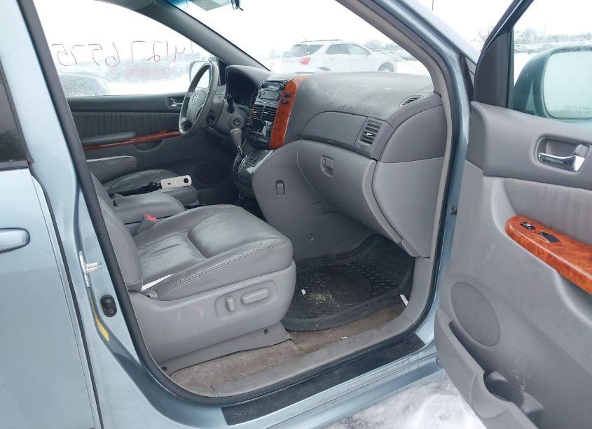 Photo 5 of 2006 Toyota Sienna XLE (VIN 5TDZA22C56S583100)