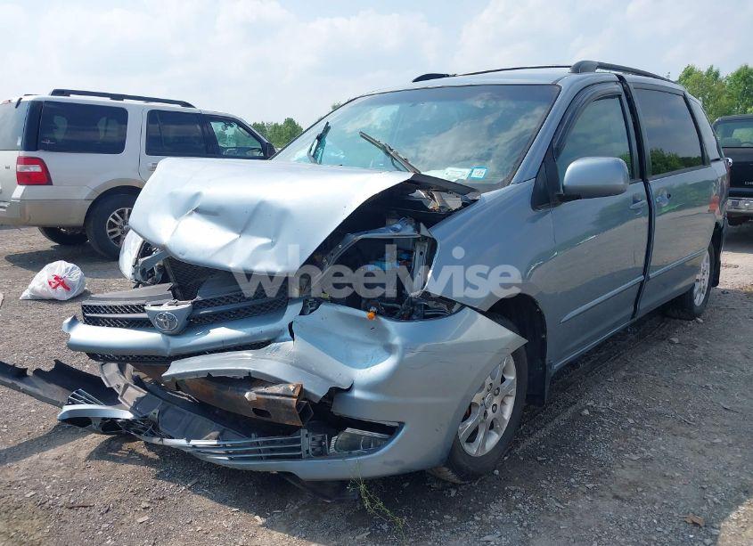 Photo 2 of 2004 Toyota Sienna XLE (VIN 5TDZA22C64S104275)