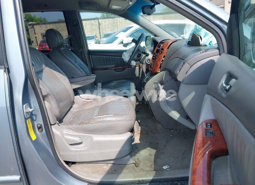 Photo 5 of 2004 Toyota Sienna XLE (VIN 5TDZA22C64S104275)