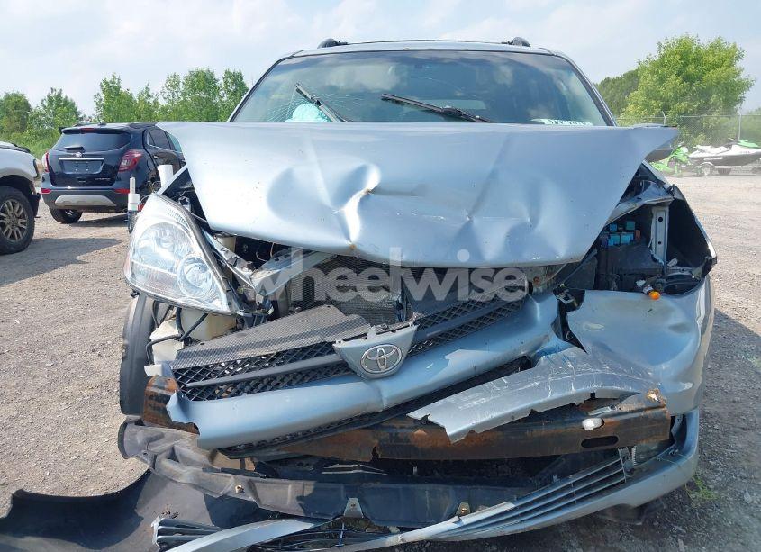 Photo 6 of 2004 Toyota Sienna XLE (VIN 5TDZA22C64S104275)