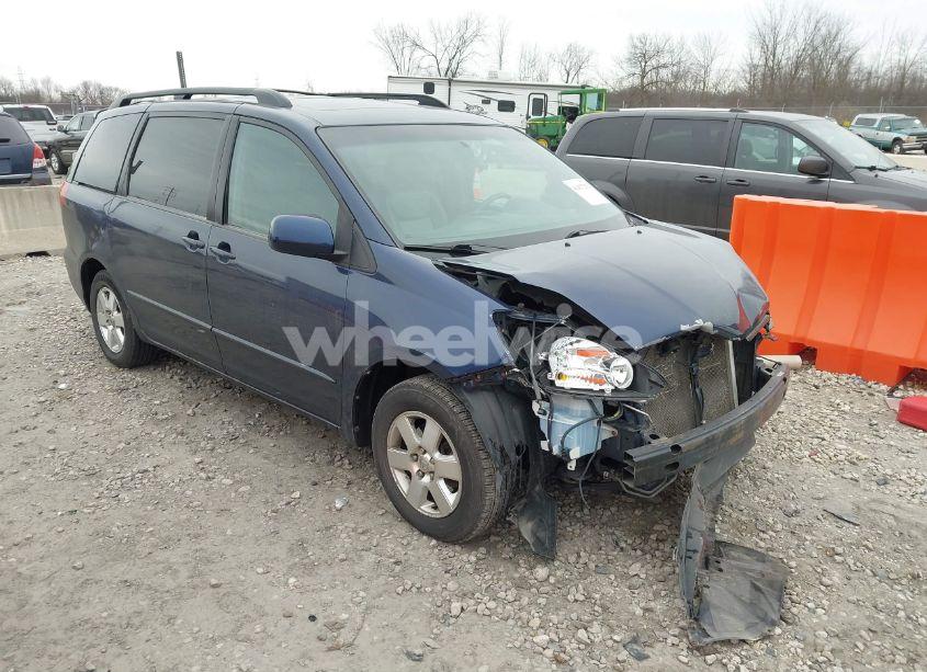 2004 Toyota Sienna XLE (VIN 5TDZA22C64S111467) main photo