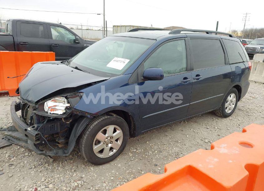Photo 2 of 2004 Toyota Sienna XLE (VIN 5TDZA22C64S111467)