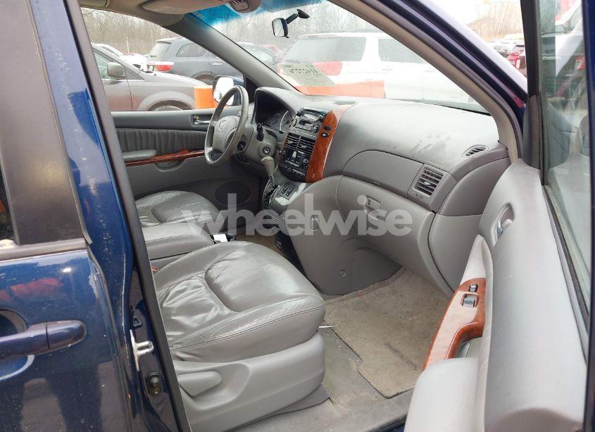 Photo 5 of 2004 Toyota Sienna XLE (VIN 5TDZA22C64S111467)