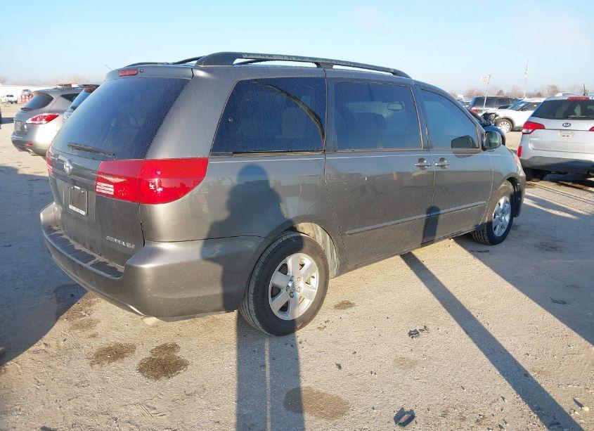 Photo 4 of 2004 Toyota Sienna XLE (VIN 5TDZA22C64S136899)