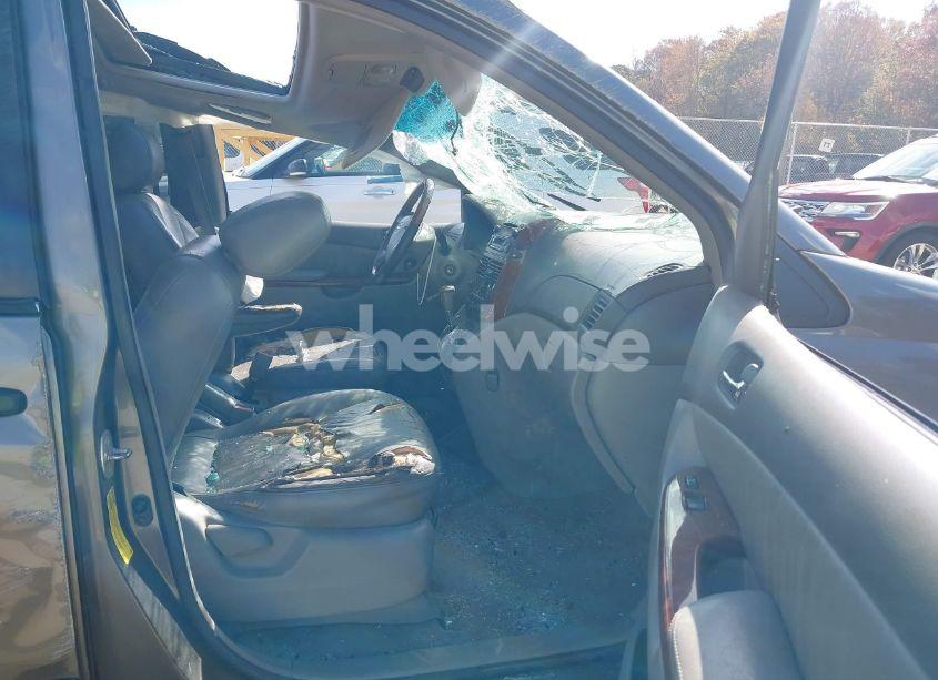 Photo 5 of 2004 Toyota Sienna XLE LTD (VIN 5TDZA22C64S190378)